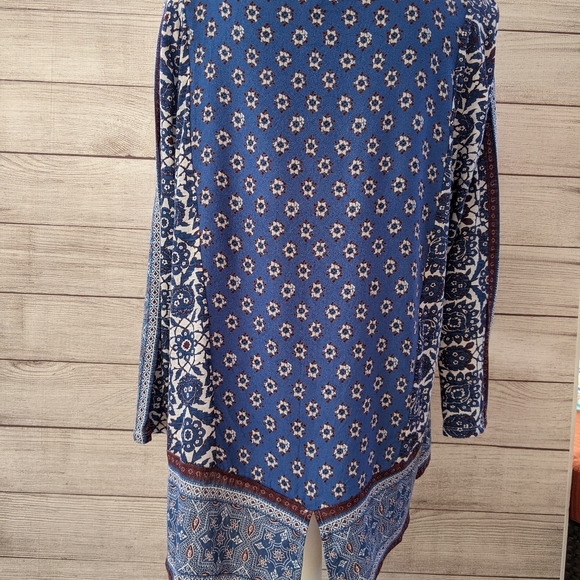 Lucky Brand top size Large, blue an white - Picture 2 of 11